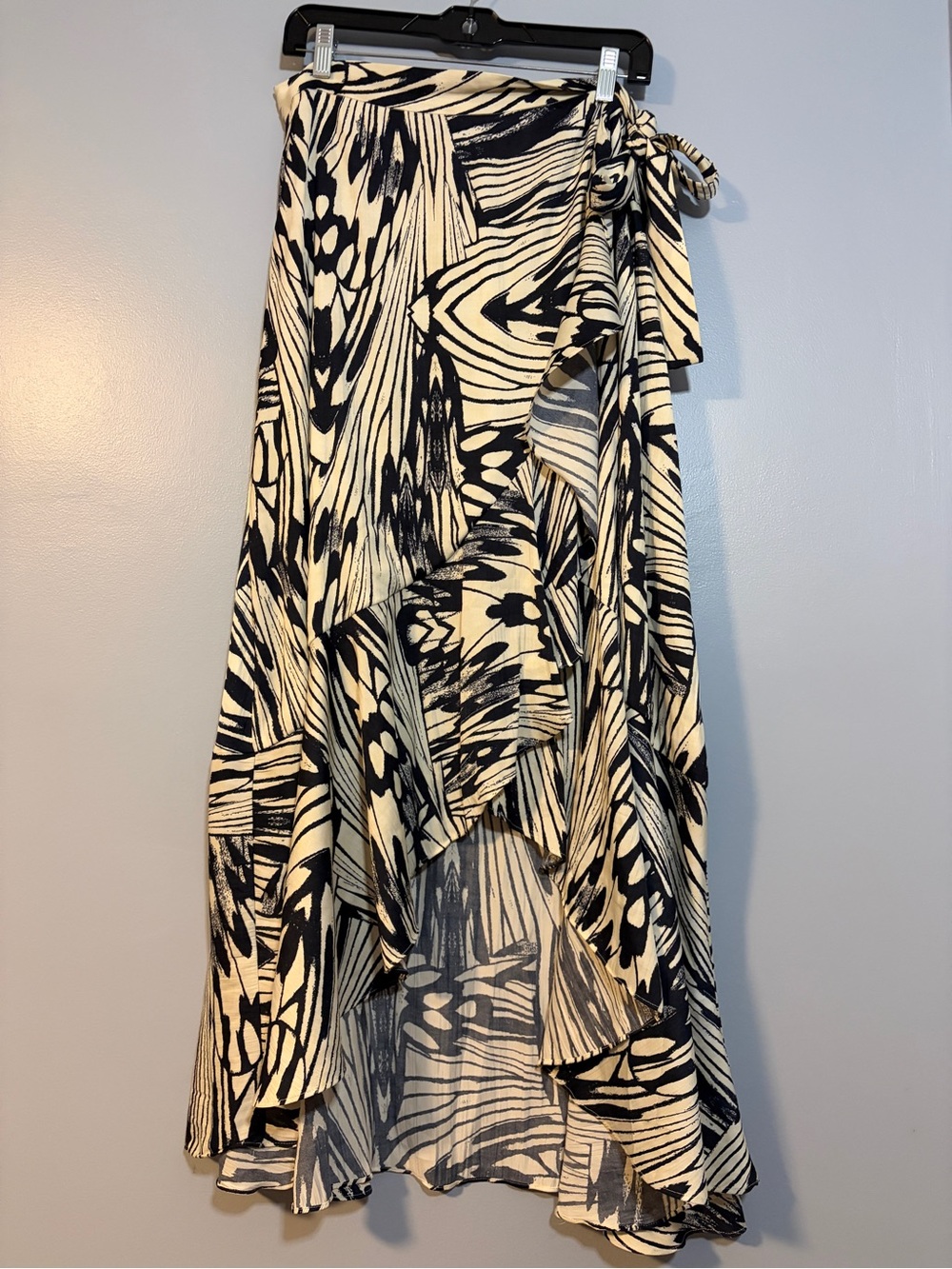 Anthropologie Black and Cream Printed Ruffle Wrap Skirt Maeve L